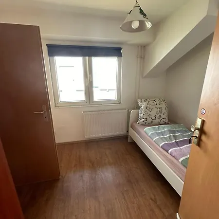 Апартаменты Bjm Monteur - Fuer 11 Personen, Frankfurt-roedelheim *