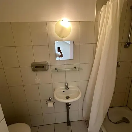 Апартаменты Bjm Monteur - Fuer 11 Personen, Frankfurt-roedelheim