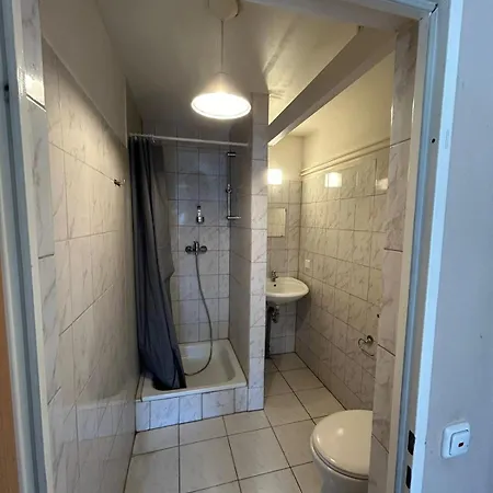 Bjm Monteur - Fuer 11 Personen, Frankfurt-roedelheim *